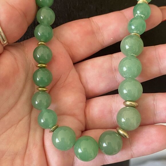 Elegant Green Beaded Necklace - Picture 2 of 3